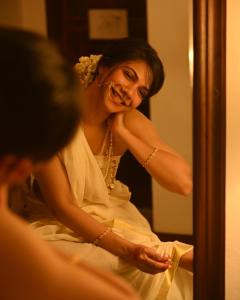 madonna-sebastian-new-photo-shoot-kerala-traditional-look-004