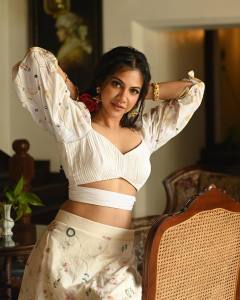 madonna-sebastian-new-photo-shoot-photos-01-004