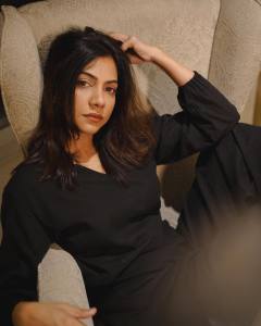 madonna-sebastian-new-photo-shoot-photos-in-black-dress-003