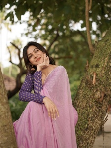 madonna-sebastian-onam-outfit-style-photos-004