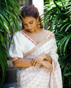 madonna-sebastian-onam-saree-photos-001