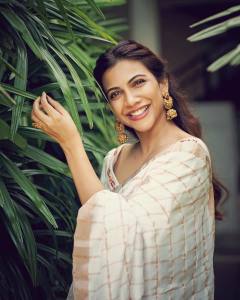 madonna-sebastian-onam-saree-photos-002