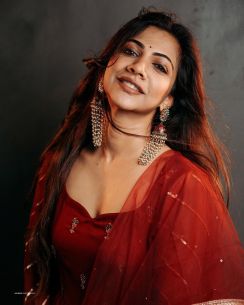 madonna-sebastian-photoshoot-in-red-colour-saree2013-003