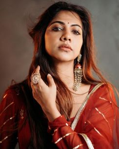 madonna-sebastian-photoshoot-in-red-colour-saree2013-005