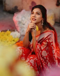 madonna-sebastian-photoshoot-in-red-colour-saree2013-008