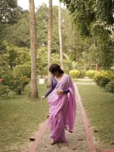 madonna-sebastian-saree-with-ornaments-ideas-photos-003