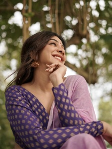 madonna-sebastian-saree-with-ornaments-ideas-photos-006