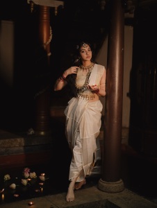 madonna-sebastian-saree-with-ornaments-ideas-photos-016