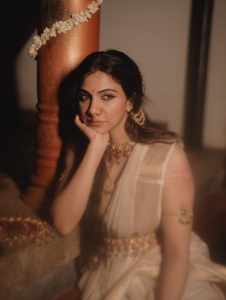 madonna-sebastian-saree-with-ornaments-ideas-photos-019