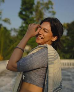 madonna-sebastian-styling-in-cotton-saree-006
