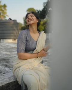 madonna-sebastian-styling-in-cotton-saree-012