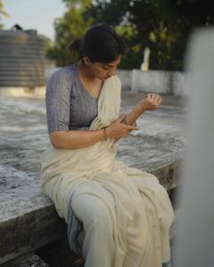 madonna-sebastian-styling-in-cotton-saree-013