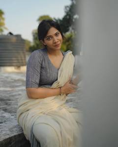 madonna-sebastian-styling-in-cotton-saree-014