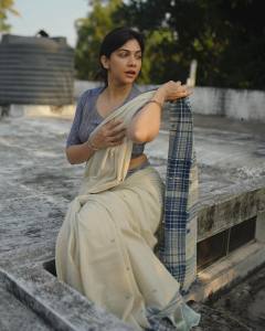madonna-sebastian-styling-in-cotton-saree-015