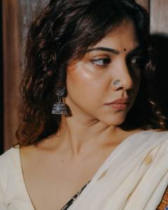 madonna-sebastian-wearing-traditional-dress-004
