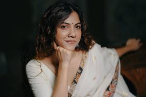 madonna-sebastian-wearing-traditional-dress-008