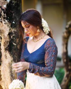 madonna-sebastian-wearing-traditional-dress-012