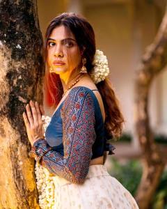 madonna-sebastian-wearing-traditional-dress-013