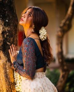 madonna-sebastian-wearing-traditional-dress-014