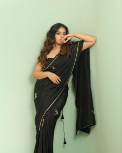 1_malavika-menon-in-black-saree-with-trending-blouse-style-photos-006