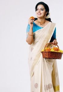 Malavika Menon in kerala saree photos2341-4