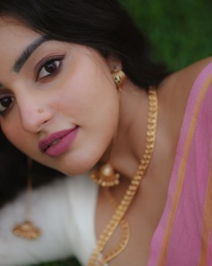 actress-malavika-c-menon-in-pink-saree-with-white-blouse-look-photos-006