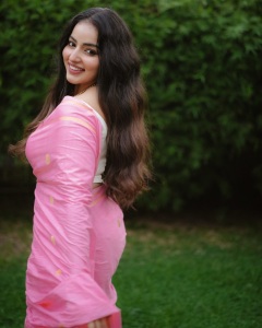 actress-malavika-c-menon-in-pink-saree-with-white-blouse-look-photos-009
