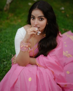 actress-malavika-c-menon-in-pink-saree-with-white-blouse-look-photos-015