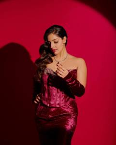 actress-malavika-c-menon-viral-photoshoot-photos-006