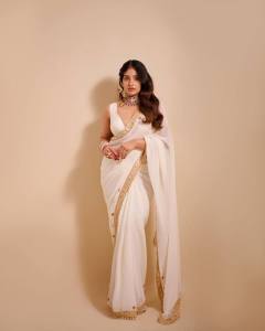 actress-malavika-c-menon-viral-photoshoot-photos-020