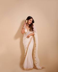 actress-malavika-c-menon-viral-photoshoot-photos-023