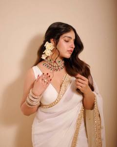 actress-malavika-c-menon-viral-photoshoot-photos-025