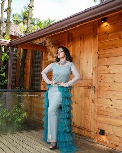 actress malavika menon images