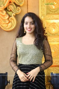 actress-malavika-menon-latest-photos-01-113