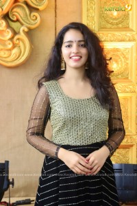 actress-malavika-menon-latest-photos-01-1436
