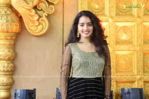 actress-malavika-menon-latest-photos-01-191