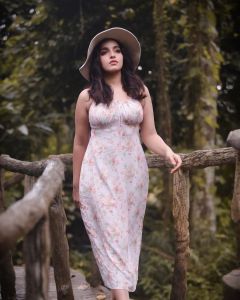 actress-malavika-menon-latest-photos098-012