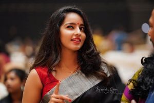 actress-malavika-menon-photos-003