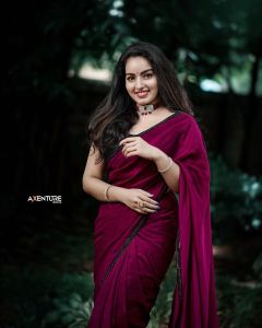 actress-malavika-menon-photos-kerala9-006