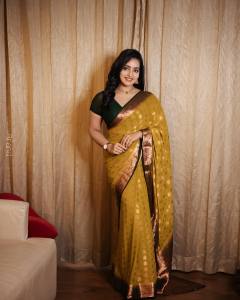 malavika-c-menon-in-golden-yellow-saree-and-green-blouse-photos-003