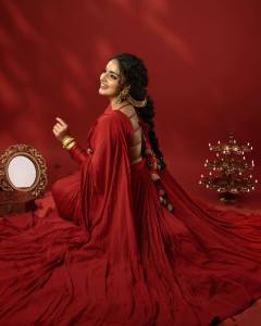 malavika-c-menon-in-maroon-anarkali-churidar-photos-004