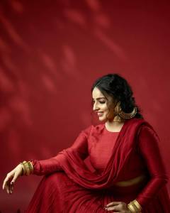 malavika-c-menon-in-maroon-anarkali-churidar-photos-007