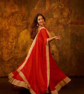 malavika-c-menon-in-multicolor-party-lehenga-designs-photos-003