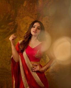 malavika-c-menon-in-multicolor-party-lehenga-designs-photos-007