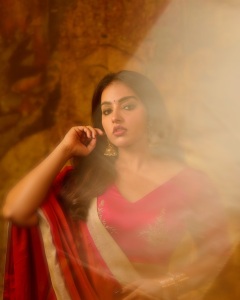 malavika-c-menon-in-multicolor-party-lehenga-designs-photos-015