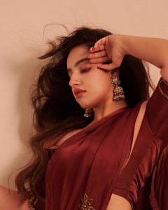 malavika-c-menon-in-saree-two-shade-coffee-colour-latest-photos-001