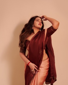 malavika-c-menon-in-saree-two-shade-coffee-colour-latest-photos-002