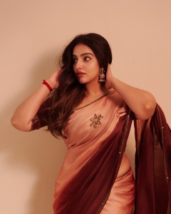 malavika-c-menon-in-saree-two-shade-coffee-colour-latest-photos-007