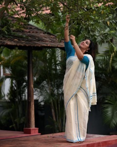 malavika-c-menon-in-set-saree-with-blue-blouse-combination-photos-003