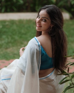malavika-c-menon-in-set-saree-with-blue-blouse-combination-photos